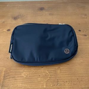 NWT True Navy Everywhere belt bag